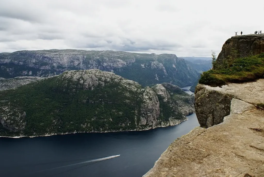 fiordos noruegos preikestolen lysefjord