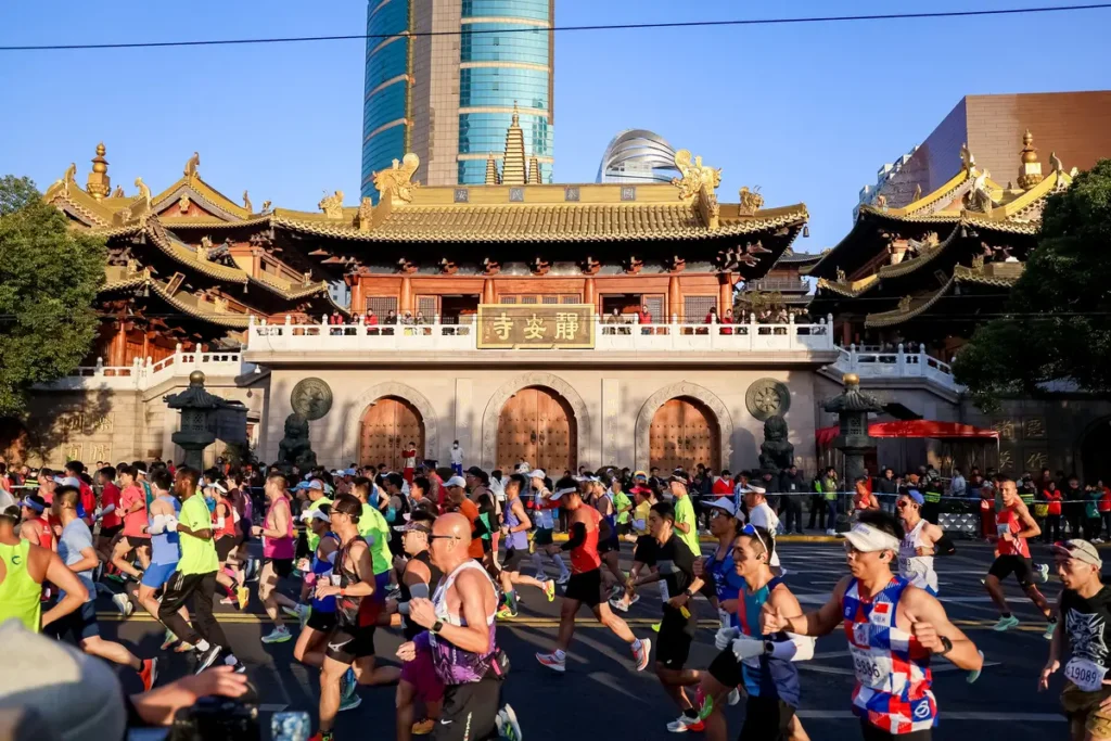 Corredores de una maratón internacional organizada por Geosport
