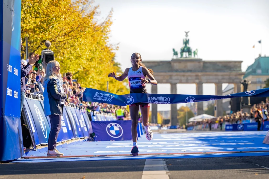 Tigst Assefa, ganadora femenina del Maratón de Berlín 2026